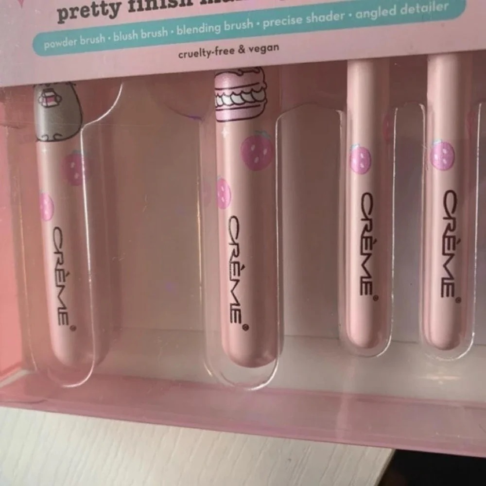The Crème Shop x Pusheen Pretty Finish Makeup Brush Set Pink 5pc Limited Edition